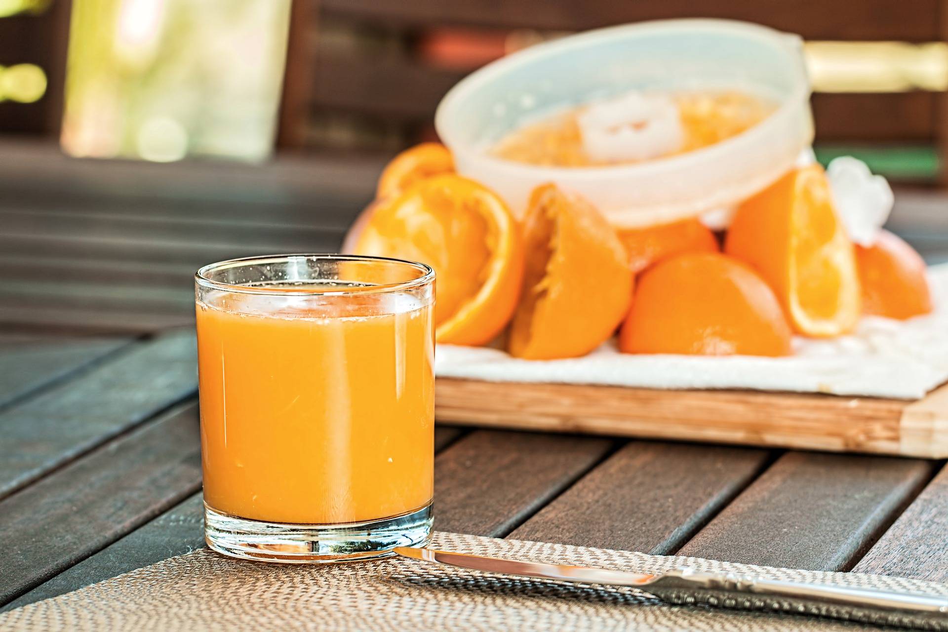 frisch gepresster Orangensaft ist gesund