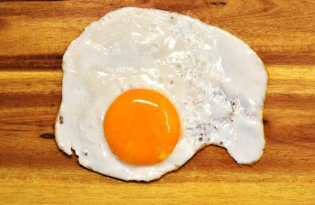 Im Ei ist viel Vitamin B12 enthalten.
Bild von Alexa. Pixabay.