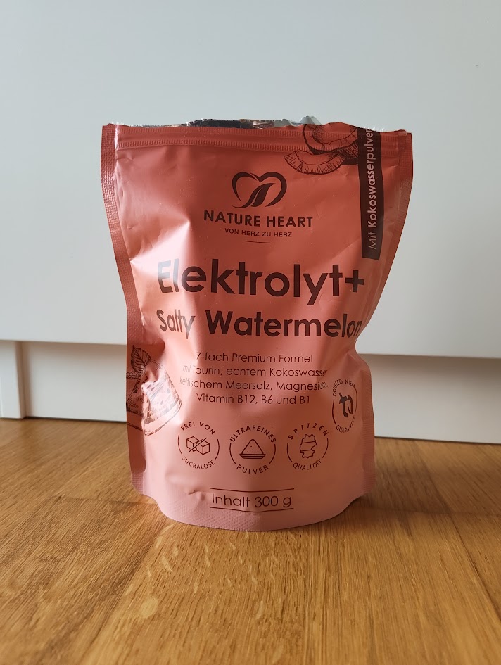 Elektrolyt Magnesium Vitamine B und keltisches Meersalz. Nature Heart. Privates Produktfoto.