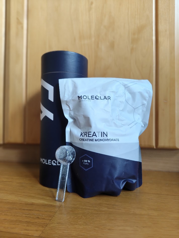 Kreatin Pulver von MOLEQLAR. Privates Produktfoto.